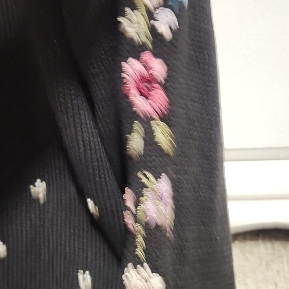 Black Floral Embroidered Cardigan - Picture 5 of 8